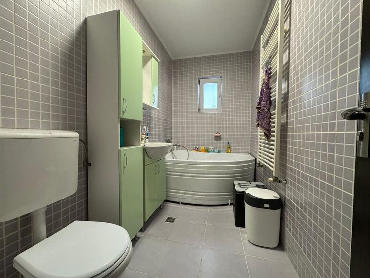 Apartament cu 3 camere decomandat, mobilat în Mărăști