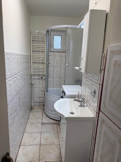 Apartament cu 3 camere semidecomandat în Girocului