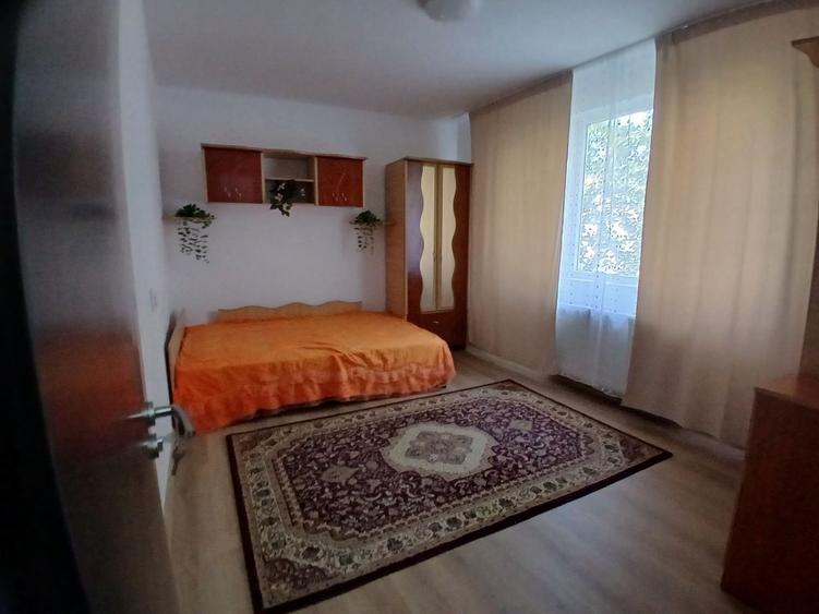 Garsonieră decomandată în Titan