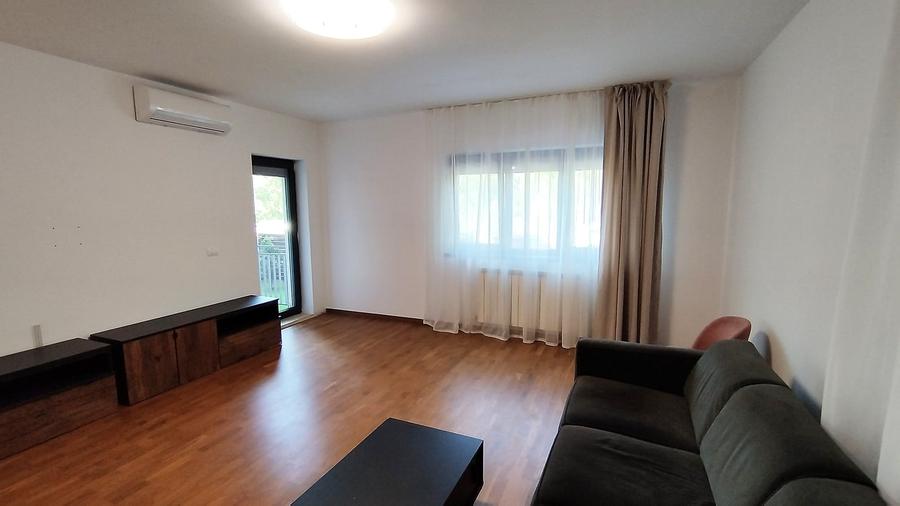 Apartament cu 3 camere decomandat în Tineretului