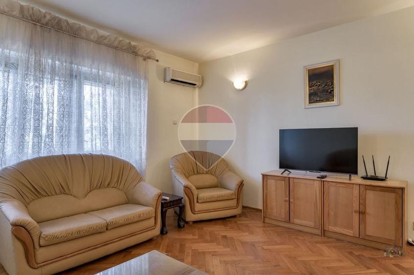 Apartament cu 3 camere semidecomandat, mobilat în Vatra Luminoasă