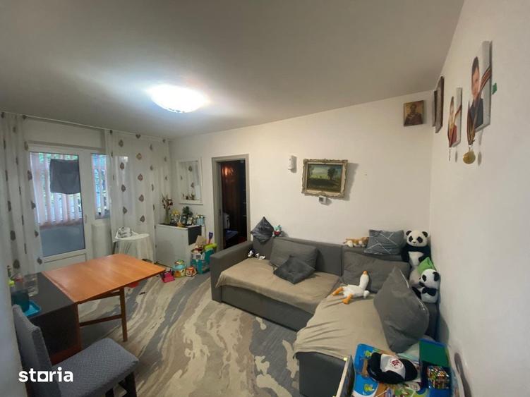 Apartament cu 3 camere semidecomandat în Țigănași