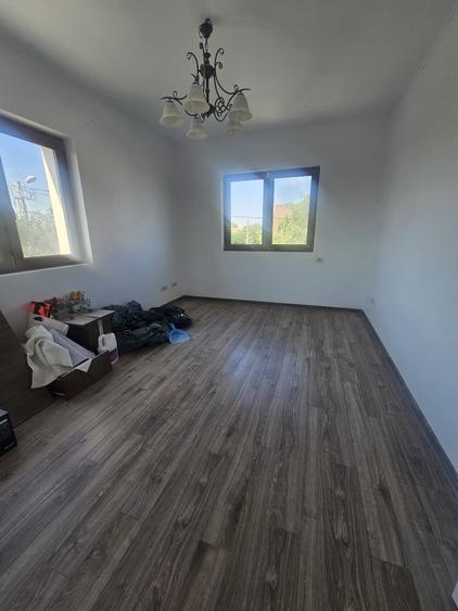 Casă cu 5 camere cu Piscina în Săcălaz