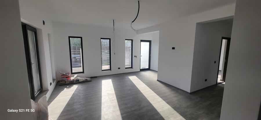 Casă cu 3 camere în Tulucești