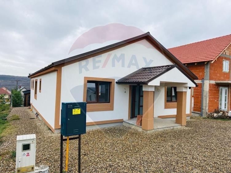 Casă individuală cu 4 camere cu Teren 300 Mp în Betfia