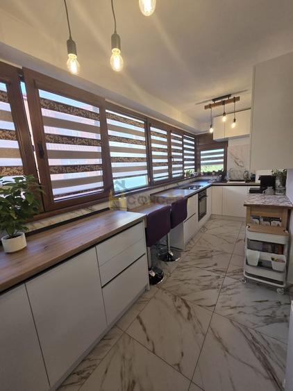 Apartament cu 3 camere decomandat, mobilat în Central
