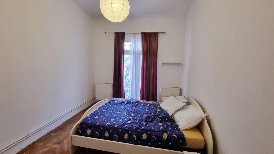 Apartament cu 5 camere în Armeneasca
