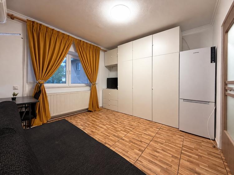 Garsonieră decomandată, mobilată în Lunei