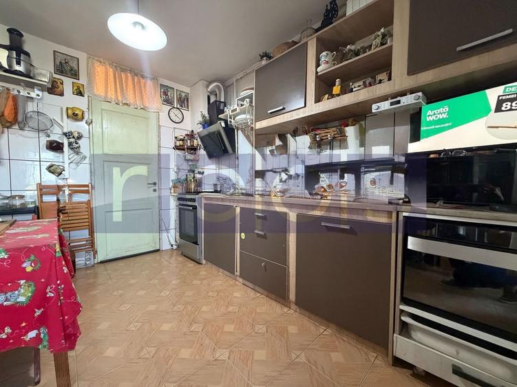 Apartament cu 4 camere semidecomandat în Central