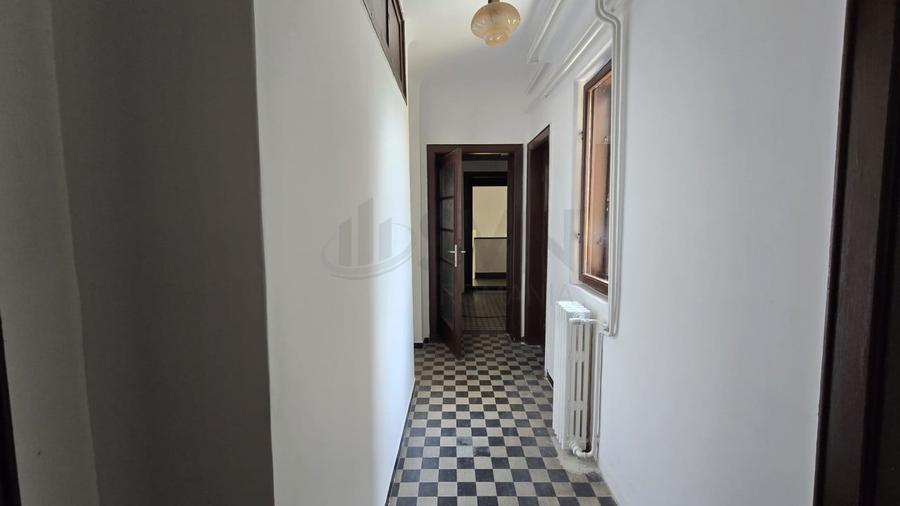 Apartament cu 4 camere circular în Banu Manta