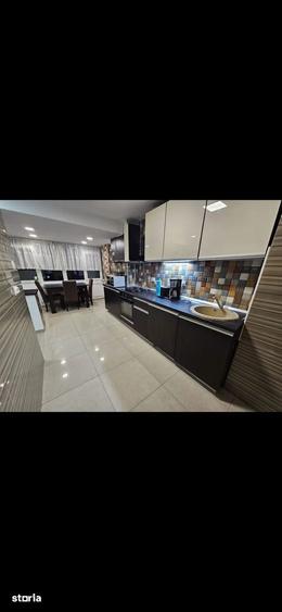 Apartament cu 3 camere decomandat în Decebal