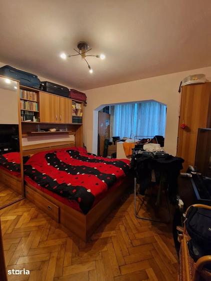 Apartament cu 3 camere decomandat în Soarelui