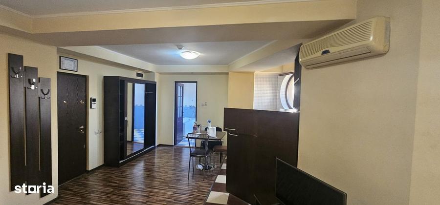 Spațiu comercial, de 902 mp, în Central
