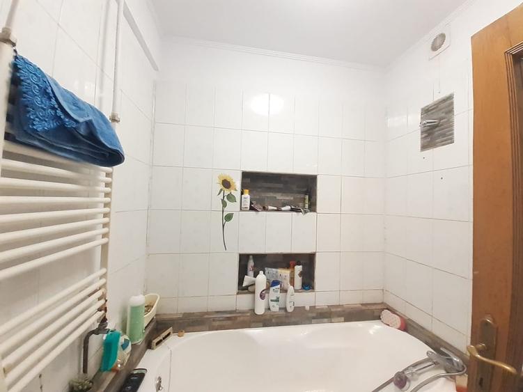 Casă cu 6 camere cu Teren 155 Mp în Tătărași