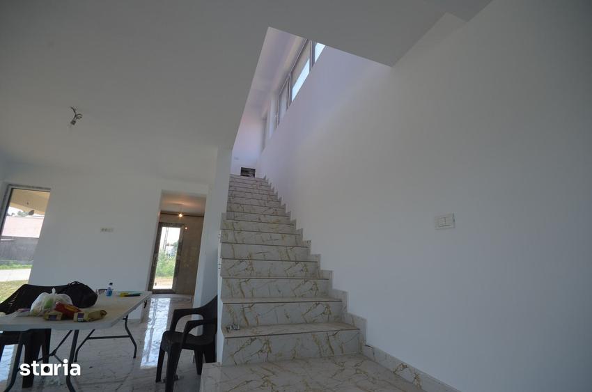 Casă cu 4 camere cu Teren 556 Mp în Crețuleasca