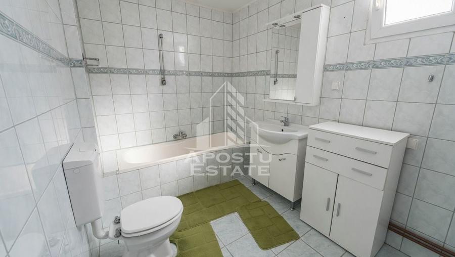 Casă individuală cu 4 camere cu Canalizare în Central