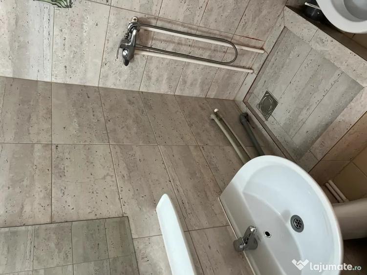 Garsonieră nedecomandată în Apărătorii Patriei