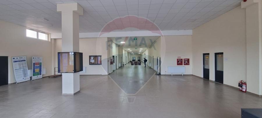 Birou, de 5,418 mp, în Nord