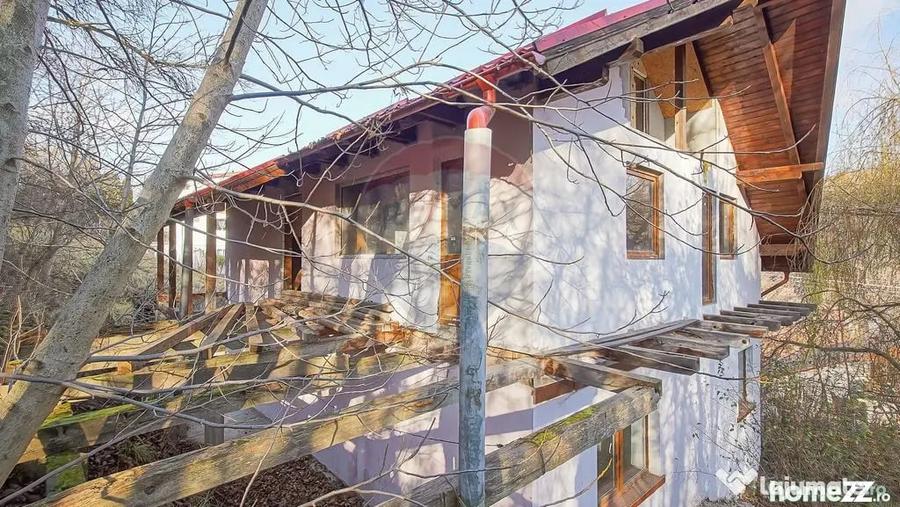Casă cu 2 camere cu Teren 1000 Mp în Central