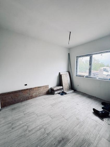 Duplex cu 4 camere cu Canalizare în Moșnița Nouă