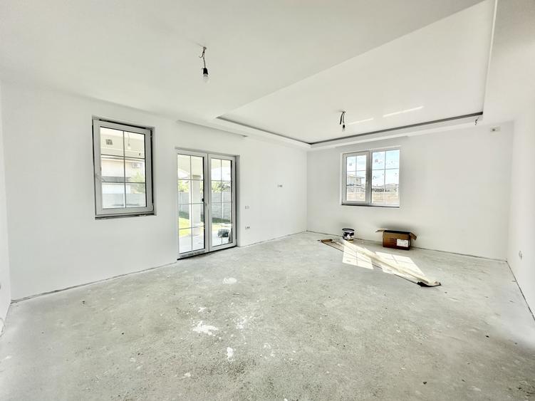 Duplex cu 5 camere cu Canalizare în Moșnița Nouă