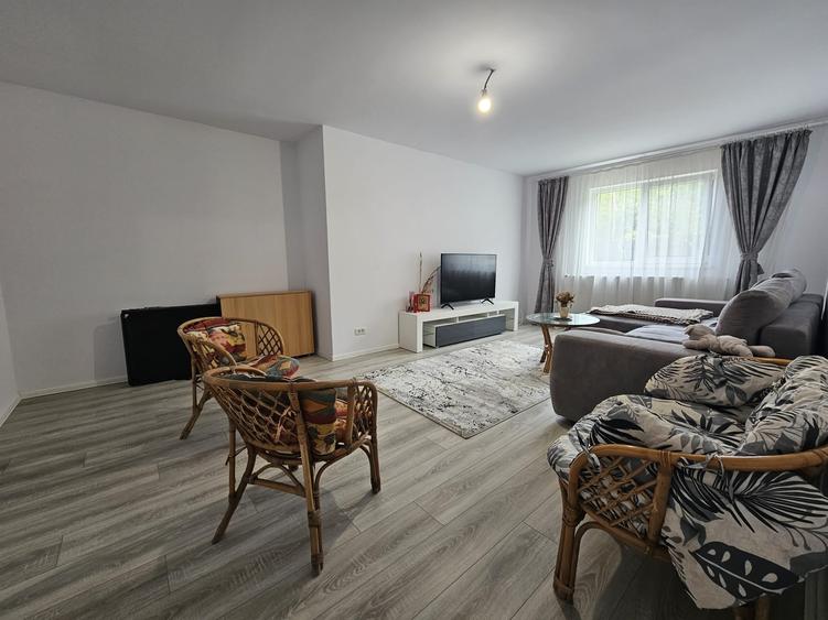 Casă cu 5 camere cu Teren 880 Mp în Păuliș