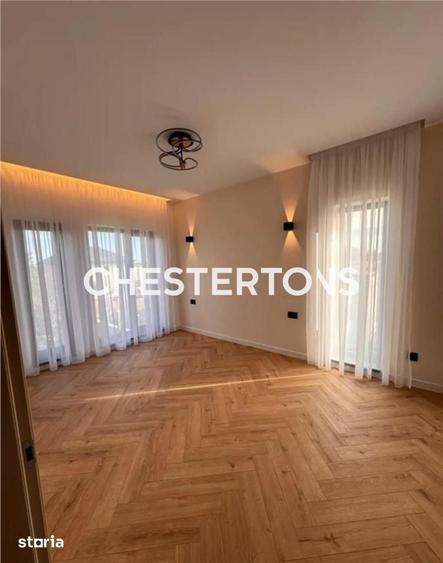 Casă cu 5 camere cu Teren 300 Mp în Domnești