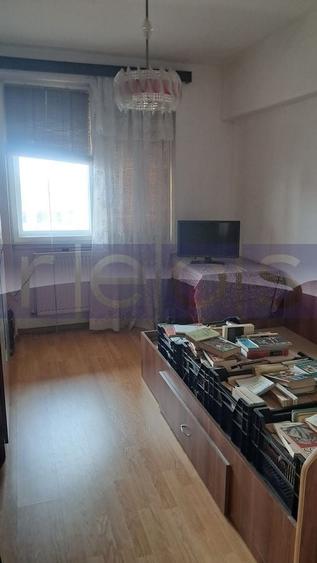 Apartament cu 3 camere decomandat, mobilat în Tineretului