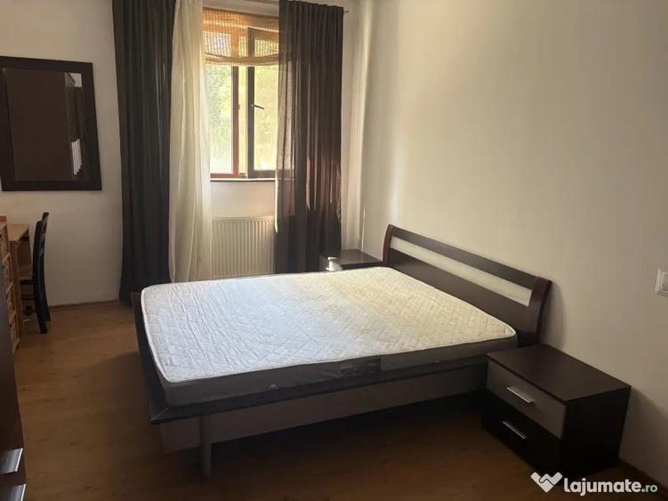 Apartament cu 3 camere decomandat în Văcăresti