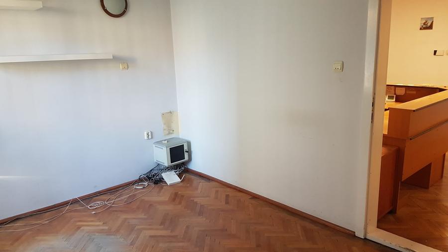 Birou, de 82 mp, în Central