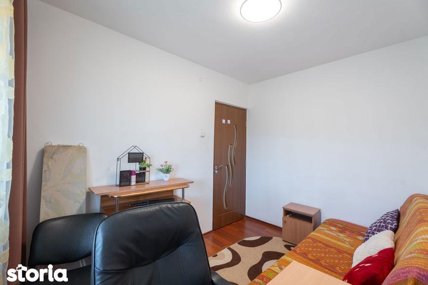 Apartament cu 3 camere decomandat, mobilat în Alexandru cel Bun