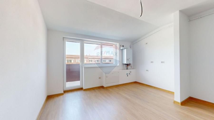 Apartament cu 2 camere semidecomandat în Sânpetru