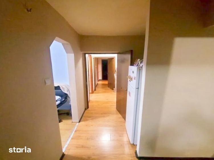 Apartament cu 4 camere decomandat în Central