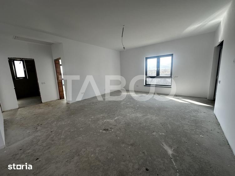 Casă cu 4 camere cu Teren 430 Mp în Cristian