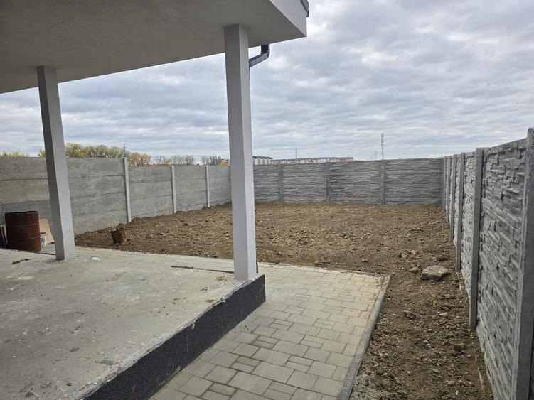 Duplex cu 5 camere cu Canalizare în Giroc