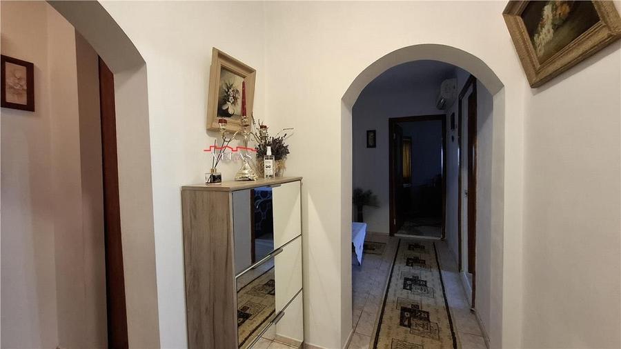 Apartament cu 3 camere decomandat, mobilat în Central