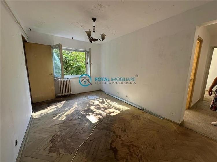 Apartament cu 3 camere semidecomandat în Vest