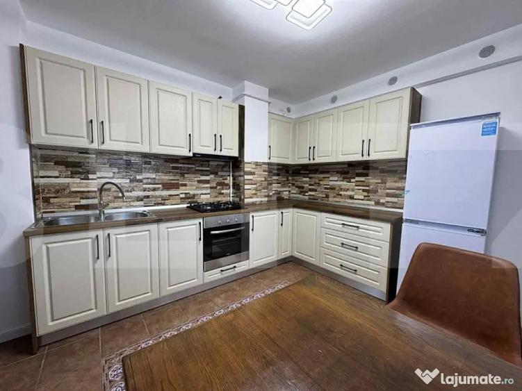 Apartament cu 3 camere decomandat în Ultracentral