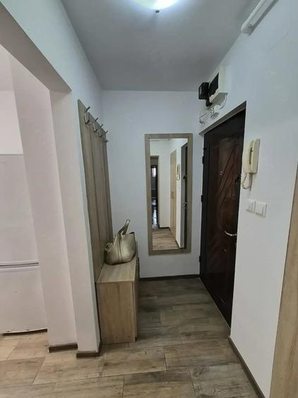 Apartament cu 2 camere semidecomandat în Take Ionescu