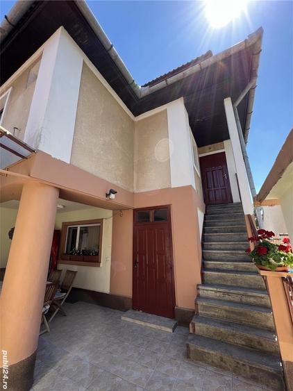 Casă cu 6 camere în Lipovei