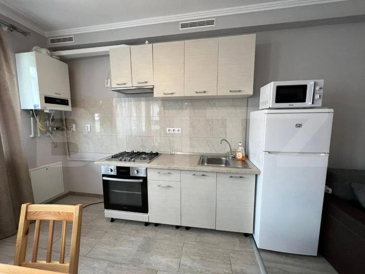 Apartament cu 2 camere semidecomandat, mobilat în Florești