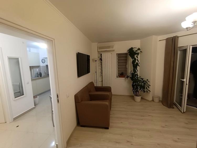 Garsonieră decomandată în Decebal