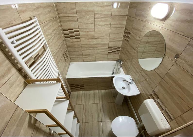 Apartament cu 3 camere decomandat, mobilat în Central