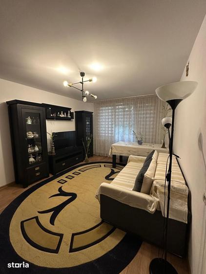 Apartament cu 3 camere semidecomandat în Titan