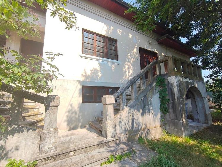 Casă individuală cu 5 camere cu Canalizare în Central