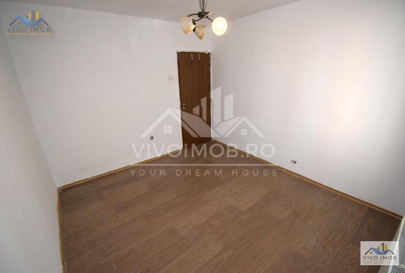 Apartament cu 3 camere semidecomandat în Titan