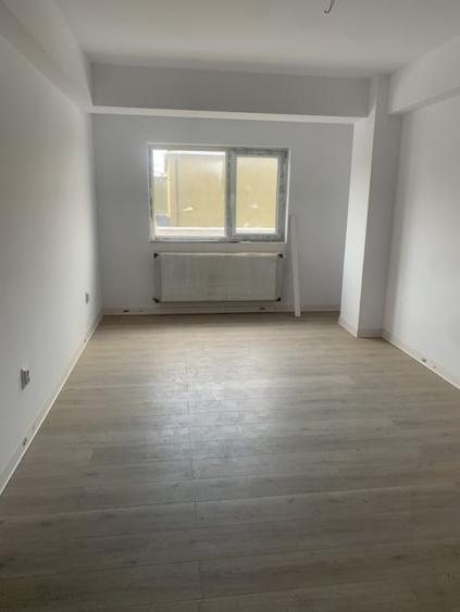 Apartament cu 4 camere decomandat în George Enescu