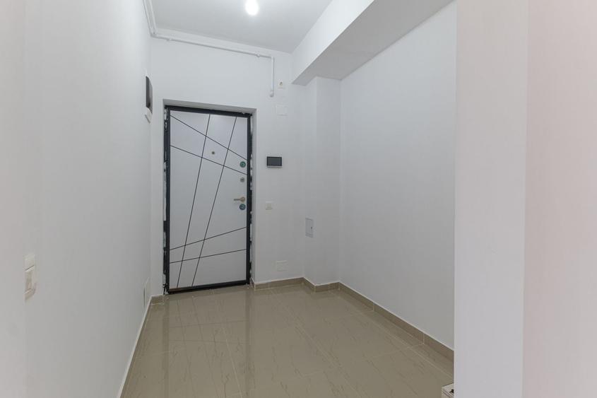 Apartament cu 3 camere decomandat în Metalurgiei
