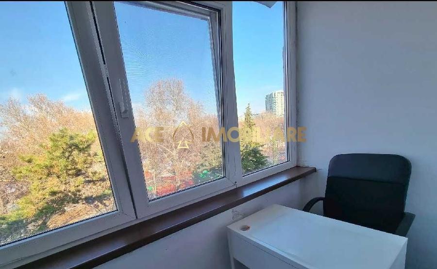 Apartament cu 3 camere semidecomandat, mobilat în Ștefan cel Mare