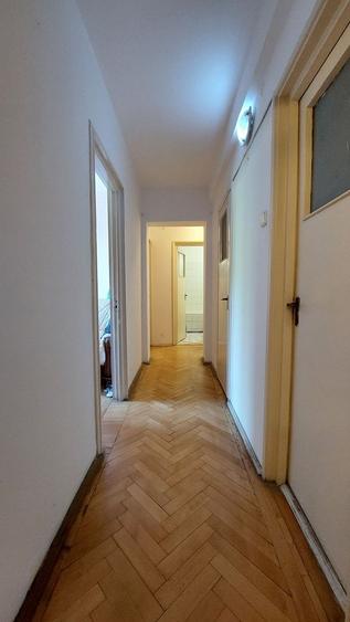 Apartament cu 4 camere semidecomandat în Titan